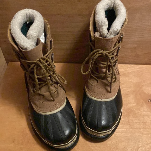 Outbrook boots with warm, insulating liner, men's size 8 - Picture 3 of 12